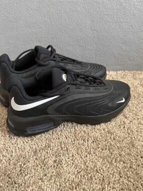 Nike Air Max Fire Black White Sneakers Swoosh Style Code IF2621-001 Mens 9 Clean